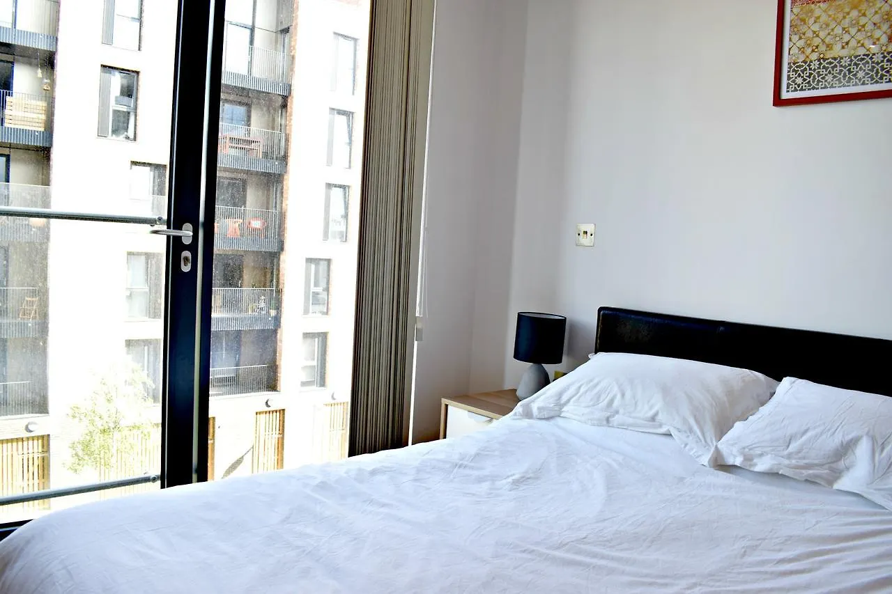Modern 2 Bedroom Apartment Next To Olympic Park London